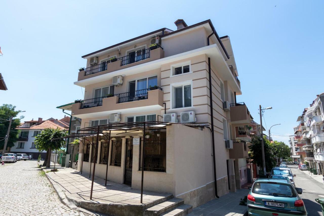 Tiffany Boutique Suits - Pomorie Exterior photo